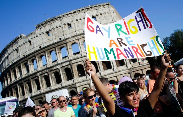 Italia autoriza la unión civil de personas del mismo sexo 