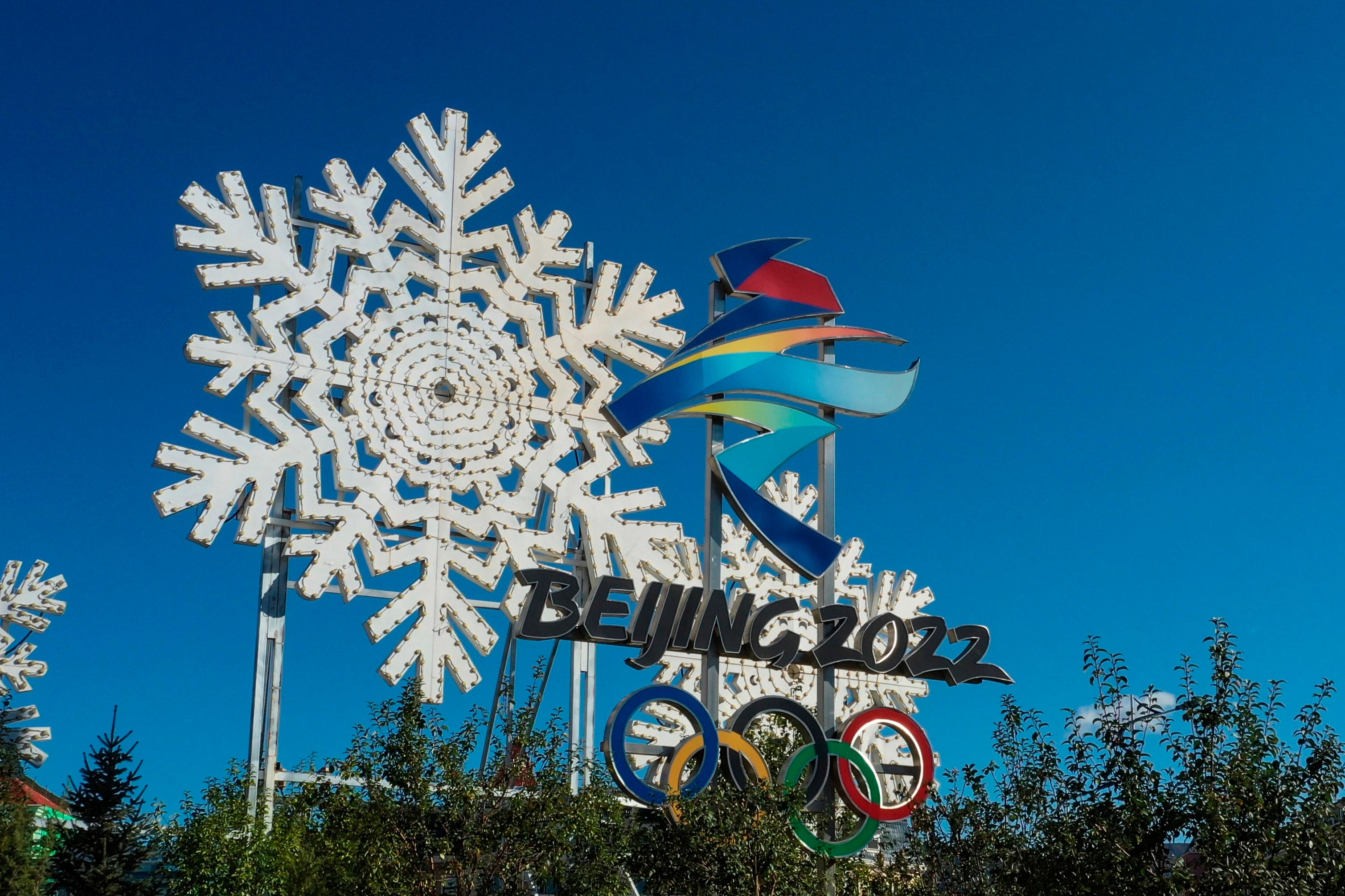 Le logo des Jeux Olympiques d’hiver de 2022, qui seront accueillis par Pékin et qui se dérouleront sur plusieurs sites en Chine, y compris à Zhangjiakou (province du Hebei).  Photo prise à Zhangjiakou, le 17 septembre 2020. 