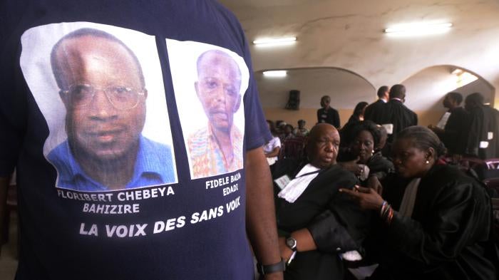 A man wearing a T-shirt with portraits of Floribert Chebeya and Fidèle Bazana attends the trial in Kinshasa on April 30, 2013 of policemen accused of killing the two men in 2010.