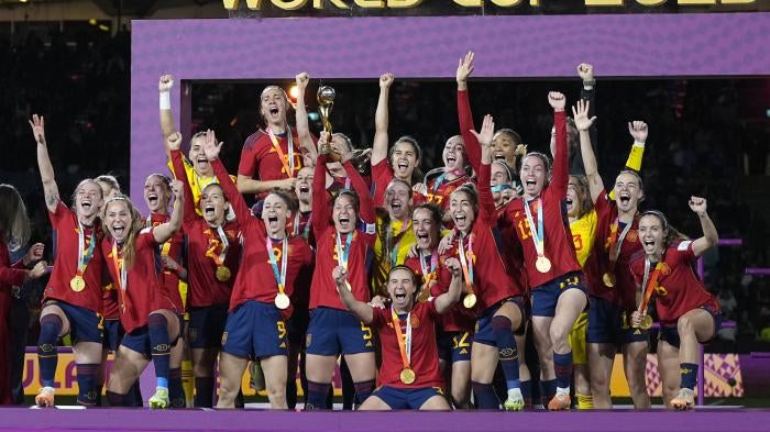  Spanish team with the World Cup trophy after winning the FIFA Women's World Cup, at the Olympic Stadium, Sydney, Australia, August 20, 2023. 