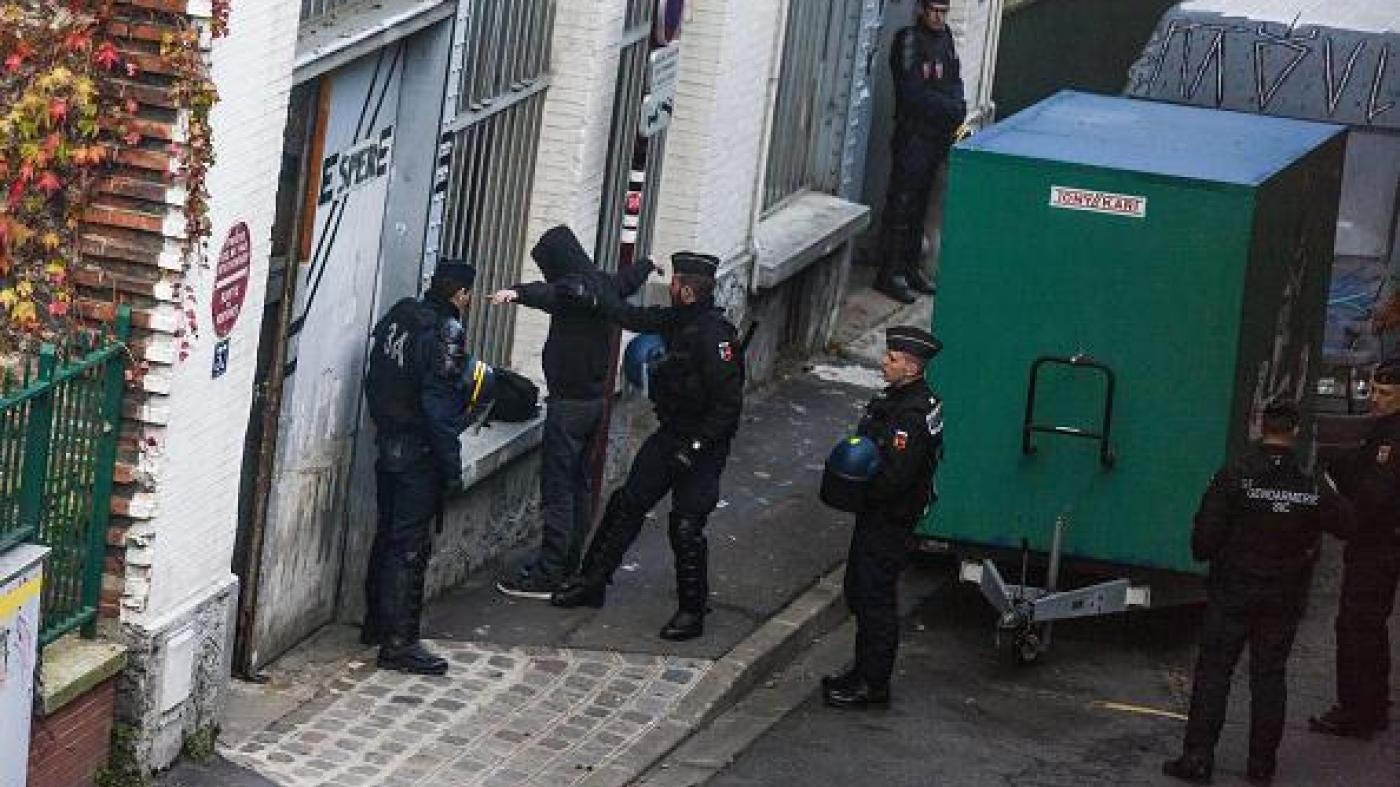 Police raid a building suspected of housing climate activists in Paris on November 27, 2015, prior to the UN COP21 climate change summit. © 2015 AFP/Laurent Emmanuel