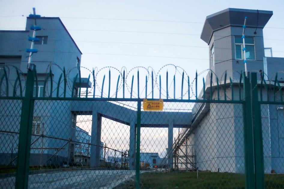 Une clôture hautement sécurisée devant un « centre d’éducation professionnelle,  situé à Dabancheng dans la région du Xinjiang en Chine, et photographié en septembre 2018.