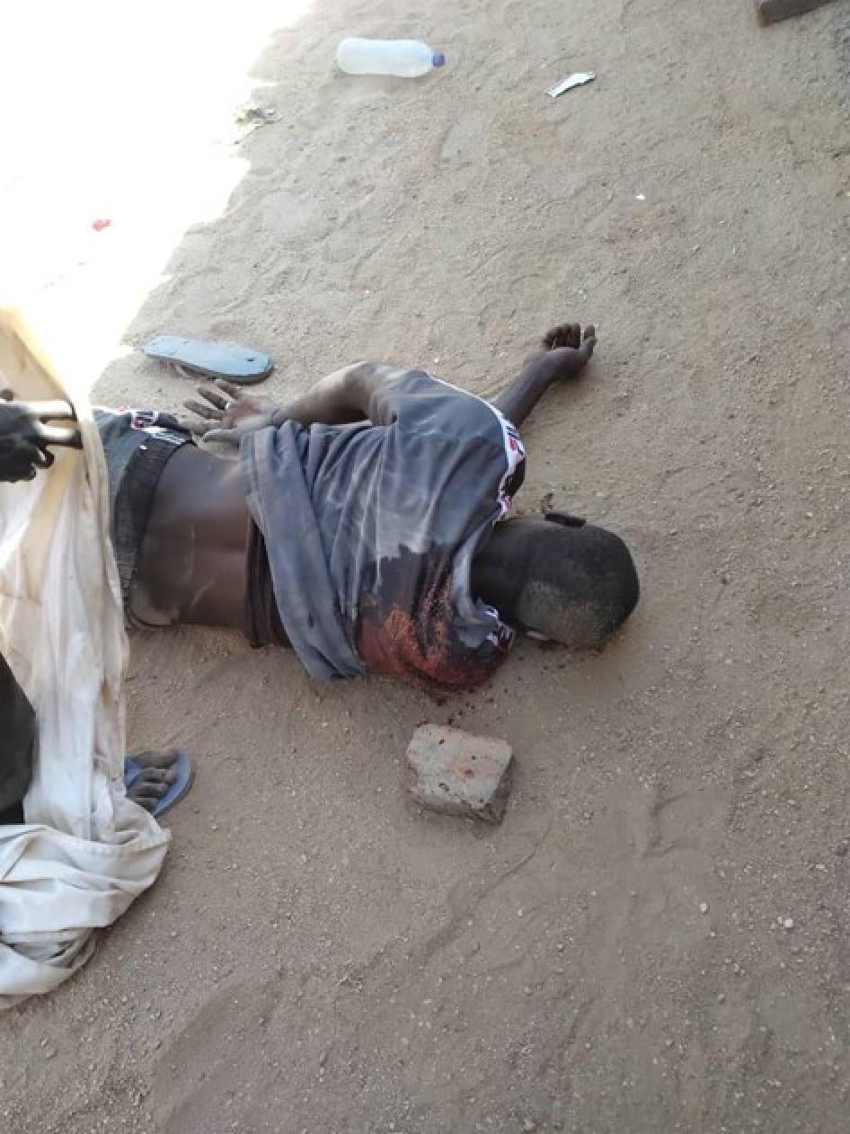 The body of Moutawakil Yakhoub, a 32-year-old mechanic shot by soldiers in the cranium and thorax, near the near the Tago Zagalo cemetery in Abéché, where Chadian security forces indiscriminately opened fire against residents attending a burial ceremony on January 25, 2022. 