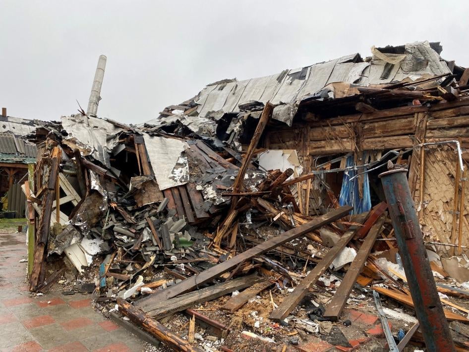 Частные дома в Белорусском переулке в Чернигове, поврежденные в результате удара российских войск 3 марта 2022 г. Фото сделано 19 апреля 2022 г. 