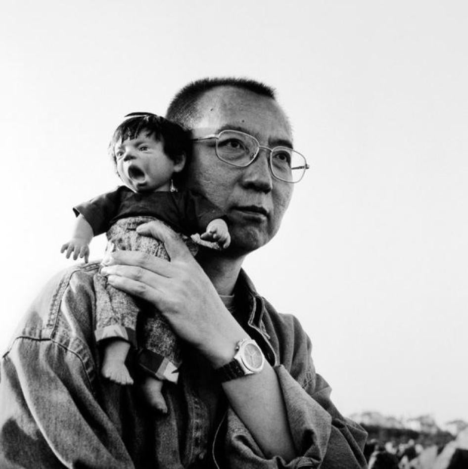 诺贝尔和平奖得主刘晓波被捕前留影，其妻刘霞摄于2008年。