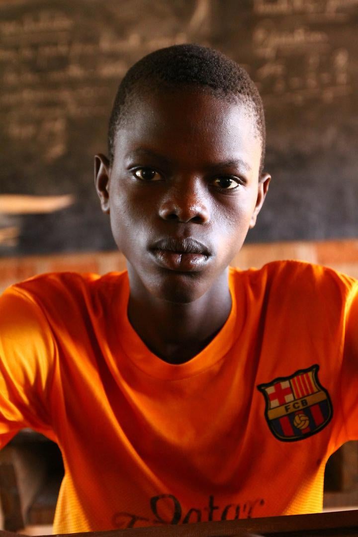Un élève âgé de 18 ans qui a perdu quatre ans de scolarité, dans la province de Ouaka, en République centrafricaine. « Il n'est pas normal qu'un élève perde autant de temps, cela compromet mon avenir », a-t-il dit.