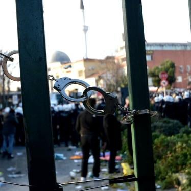 During student protests against President Erdoğan’s appointment of a rector to Boğaziçi University, police used handcuffs to keep the campus gate shut in Istanbul, Turkey, January 4, 2021