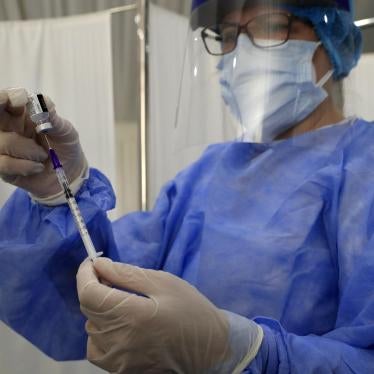 A nurse prepares a Covid-19 vaccine syringe at the Saint George Hospital in Beirut, Lebanon on February 16, 2021. © 2021 AP Photo/Hussein Malla