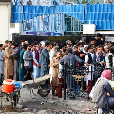 Afghans wait for hours to try to withdraw money from a bank in Kabul, Afghanistan, August 30, 2021. 