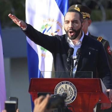El Presidente de El Salvador, Nayib Bukele, habla con sus partidarios en San Salvador, El Salvador, el 20 de febrero de 2020.