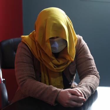 A TV presenter from southern Afghanistan hides her identity for security concerns as she gives an interview to The Associated Press in Kabul, February 3, 2022. © 2022 AP Photos/Rahmat Gul