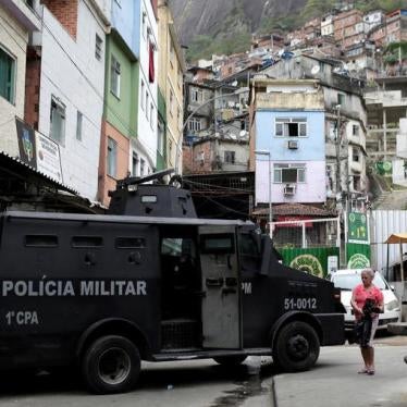 Police officers patrol the Rocinha slum after violent clashes between drug gangs, in Rio de Janeiro, Brazil September 29, 2017. The banner reads: "The Rocinha asks for peace." 