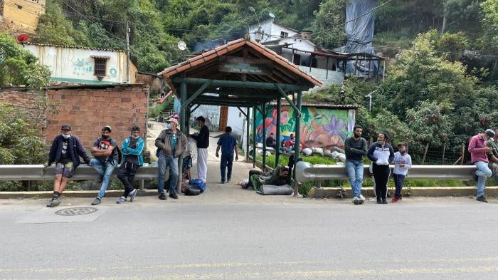 Venezuelan walkers waiting on the side of the road in Colombia, November 2021. 