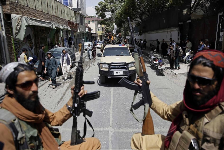 Combatentes talibãs patrulham Cabul, Afeganistão, 19 de agosto de 2021. 