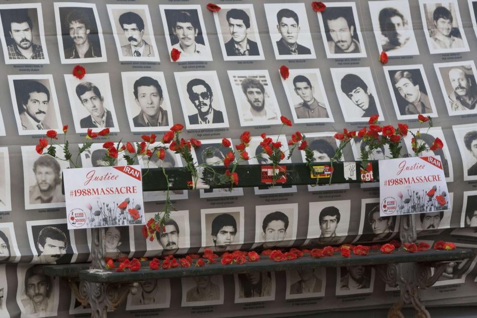 یک نمایشگاه حقوق بشر در بارۀ ایران که در طی کمپین بین المللی مطالبۀ عدالت برای قربانیان قتل عام سال 1988 (برابر با 1367)، که در تاریخ 14 نوامبر 2107 (برابر با 23 آبان 1396) در نزدیکی محل مجمع ملی فرانسه در پاریس برگزار شد.