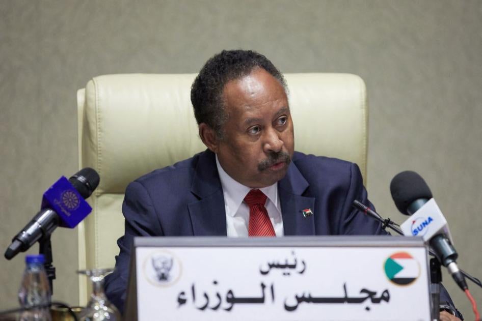 رئيس الوزراء السوداني عبدالله حمدوك يترأس اجتماعا في العاصمة السودانية الخرطوم، 21 سبتمبر/أيلول 2021.