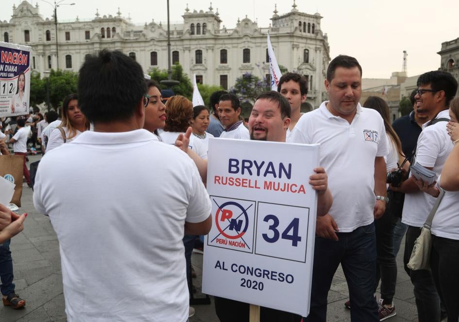 2021 Human Rights Watch Marca Bristo Fellow Bryan Russell campaigning at San Martin Plaza in Lima, Peru