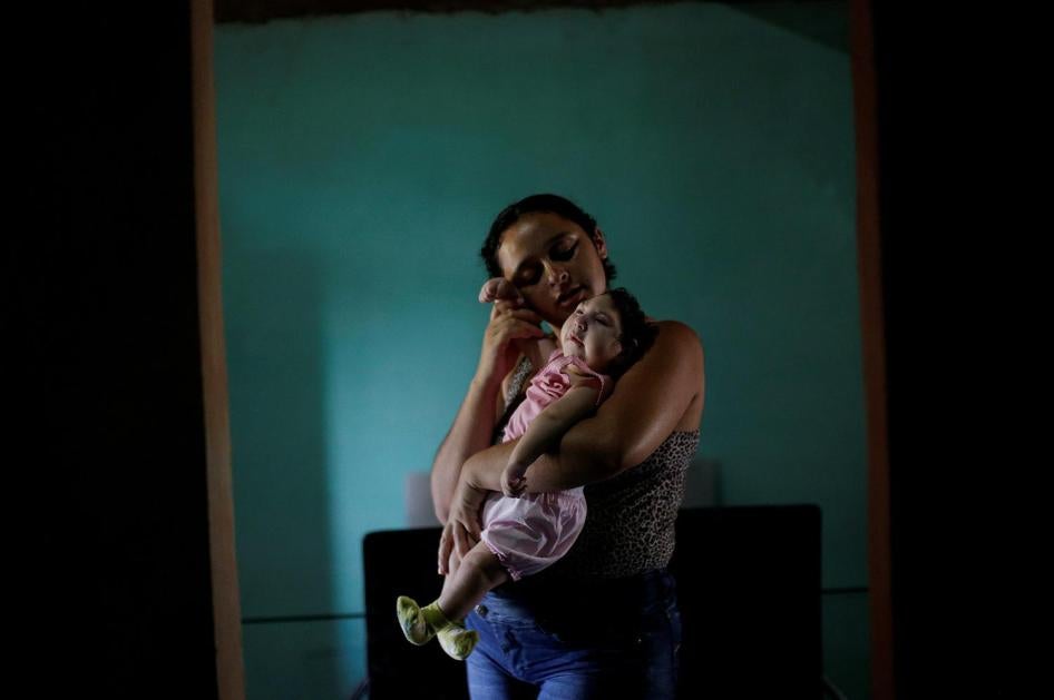 Raquel, 25, holds her daughter Heloisa in Areia, Paraíba state, Brazil. Raquel gave birth to twin daughters with Zika syndrome in April 2016. “I want to give my best to my daughters,” she said in an interview with Human Rights Watch.