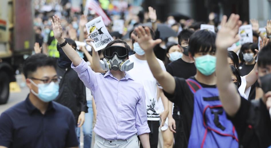 香港民众抗议蒙面禁令颁布，2019年10月4日。
