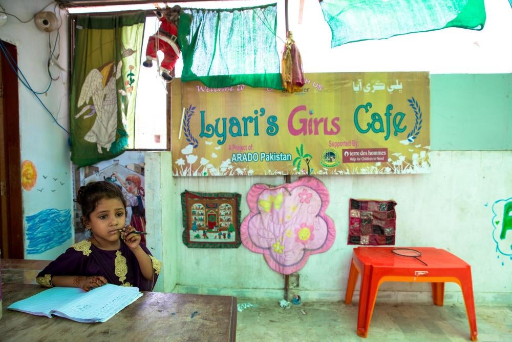 Une élève de l’école de Lyari, une école gratuite non étatique de Karachi (Pakistan). 