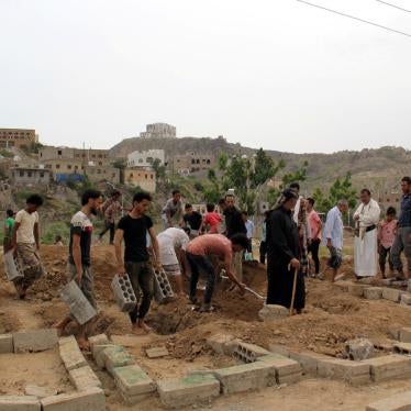 Victims of Covid-19 are buried in Taizz, Yemen, June 24, 2020. (c) 2020 REUTERS/Anees Mahyoub