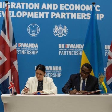 British Home Secretary Priti Patel (L), and Rwandan Minister of Foreign Affairs and International Cooperation Vincent Biruta sign an agreement
