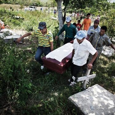 Rigores, Bajo Aguán, August 15, 2011— Funeral of a campesino killed on August 14, 2011, in an armed confrontation on the Paso Aguán plantation.