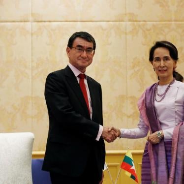 Myanmar's State Counsellor Aung San Suu Kyi (R) meets Japan's Foreign Minister Taro Kono during the World Economic Forum on ASEAN in Hanoi, Vietnam September 12, 2018.